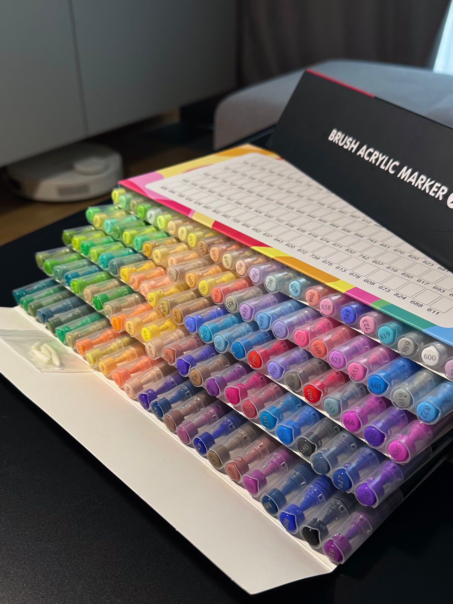 ACRYLIC MARKERS - 120 COLORS